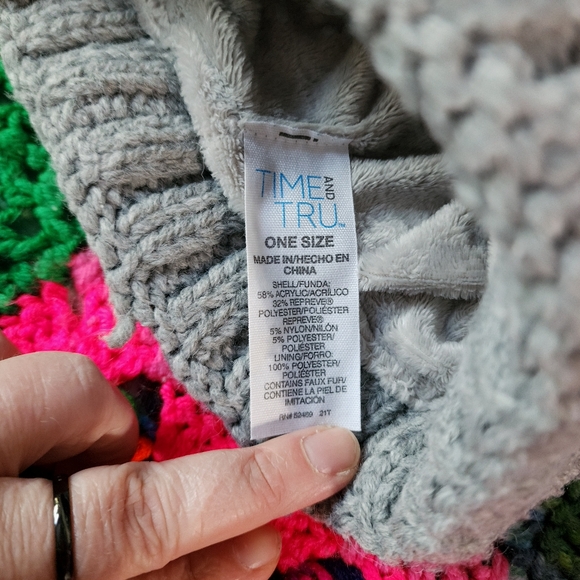 Winter hat - Picture 3 of 3